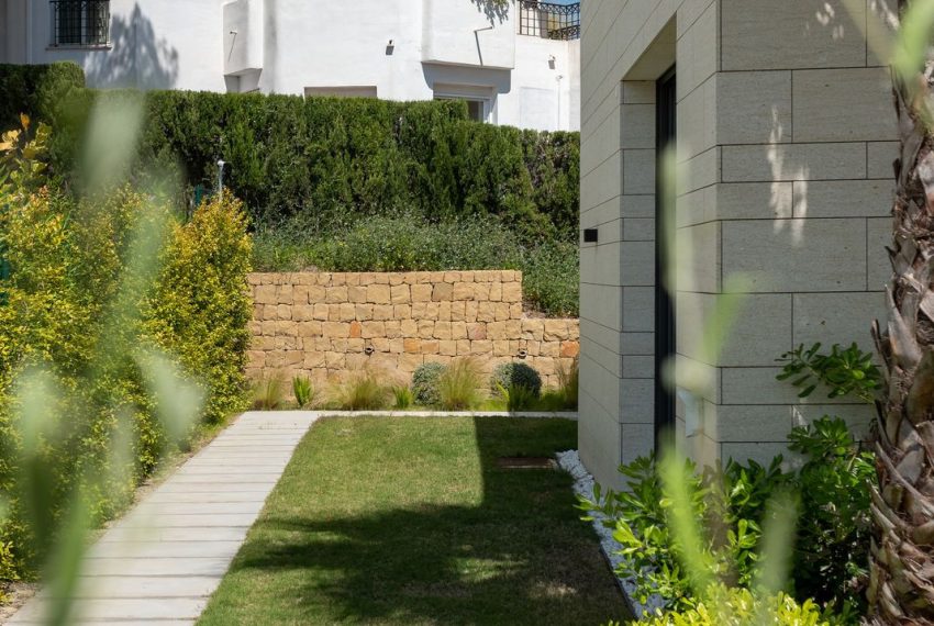 R5061001-Villa-For-Sale-Rio-Real-Detached-4-Beds-236-Built-9
