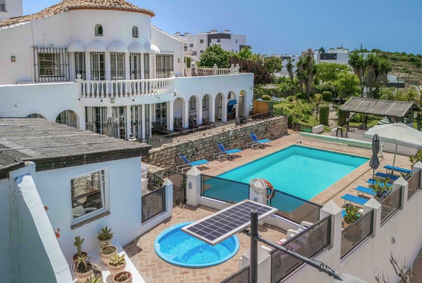 R5061076-Villa-For-Sale-Estepona-Detached-6-Beds-635-Built-1