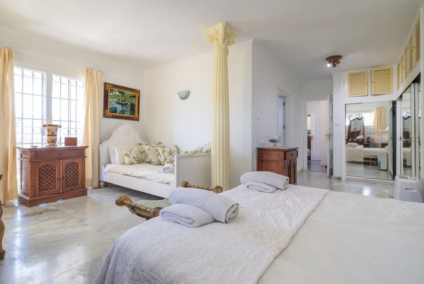 R5061076-Villa-For-Sale-Estepona-Detached-6-Beds-635-Built-11