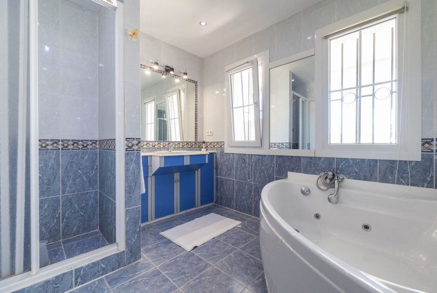 R5061076-Villa-For-Sale-Estepona-Detached-6-Beds-635-Built-12