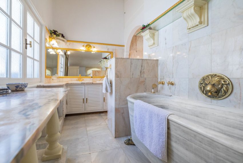 R5061076-Villa-For-Sale-Estepona-Detached-6-Beds-635-Built-16