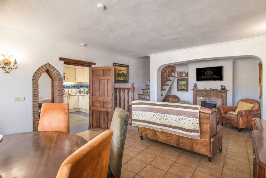 R5061076-Villa-For-Sale-Estepona-Detached-6-Beds-635-Built-8