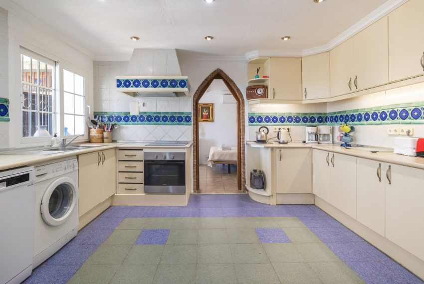 R5061076-Villa-For-Sale-Estepona-Detached-6-Beds-635-Built-9