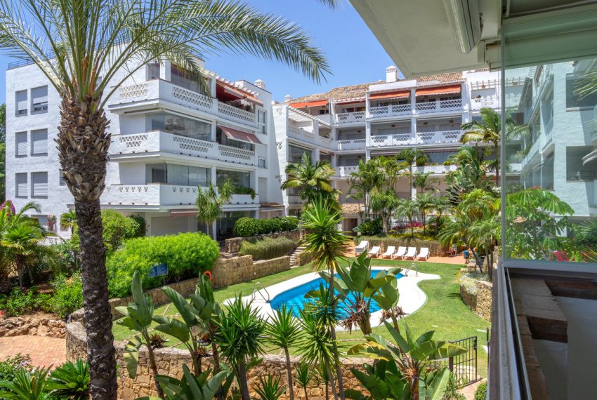 R5061232-Apartment-For-Sale-The-Golden-Mile-Middle-Floor-3-Beds-182-Built
