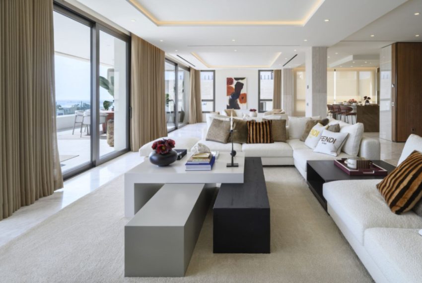 R5061520-Villa-For-Sale-Marbella-Detached-4-Beds-425-Built-1