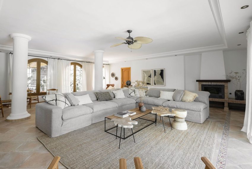 R5061847-Villa-For-Sale-Estepona-Detached-5-Beds-394-Built-1