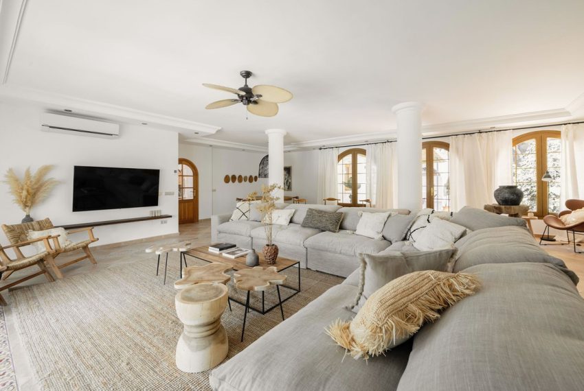 R5061847-Villa-For-Sale-Estepona-Detached-5-Beds-394-Built-2
