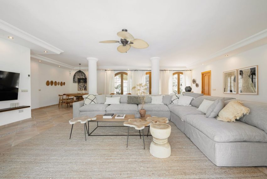 R5061847-Villa-For-Sale-Estepona-Detached-5-Beds-394-Built-3
