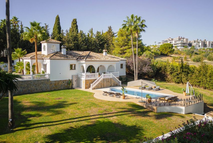 R5061847-Villa-For-Sale-Estepona-Detached-5-Beds-394-Built