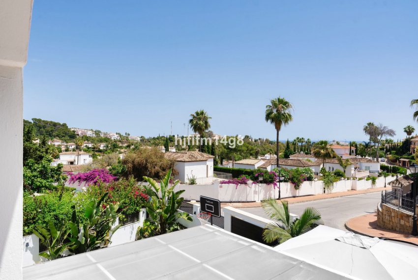 R5061940-Townhouse-For-Sale-Nueva-Andalucia-Terraced-3-Beds-115-Built-1