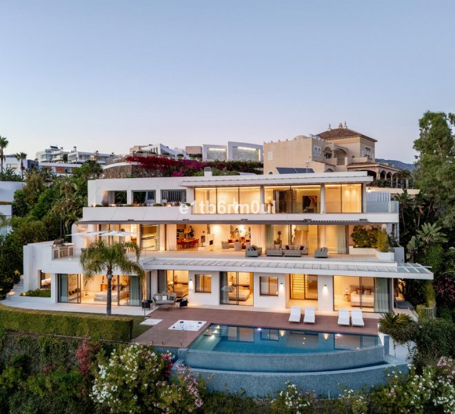 R5061943-Image 1-Detached - 5 Beds - 642 Built
