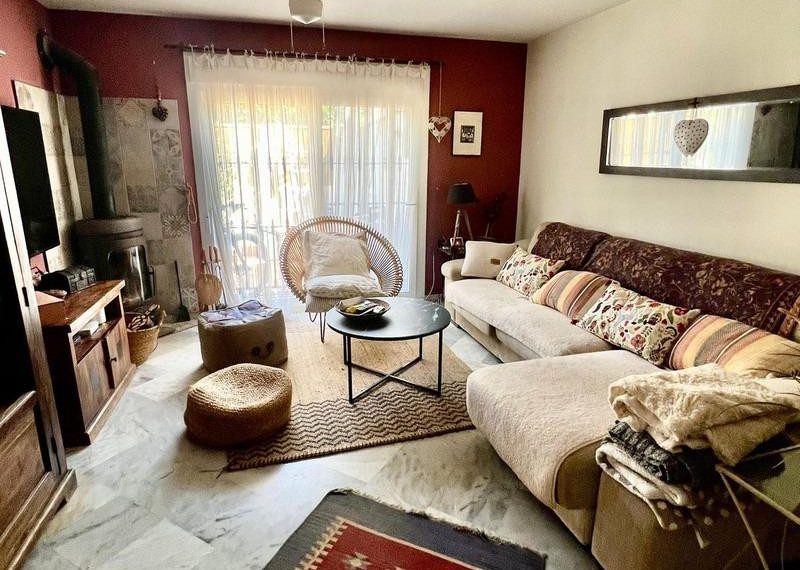 R5062144-Villa-For-Sale-Marbella-Semi-Detached-3-Beds-181-Built-1