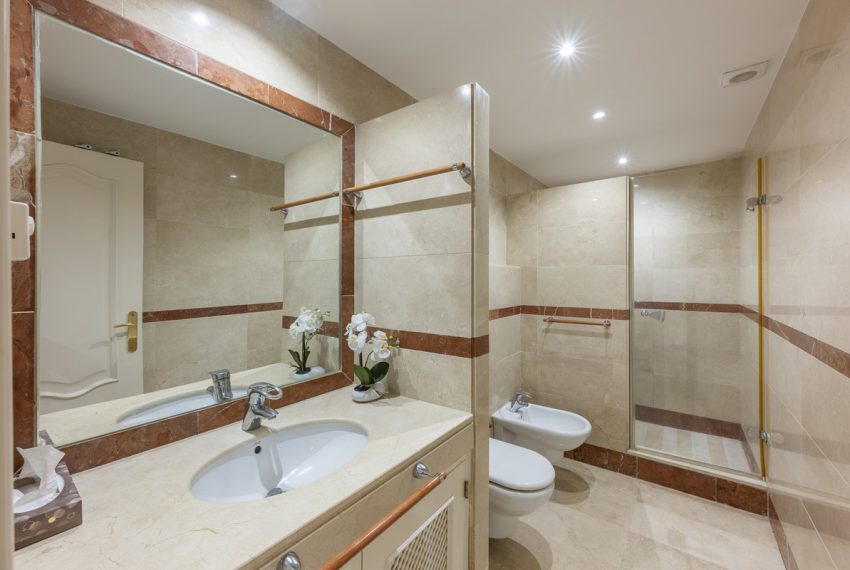 R5063749-Apartment-For-Sale-The-Golden-Mile-Middle-Floor-2-Beds-130-Built-13