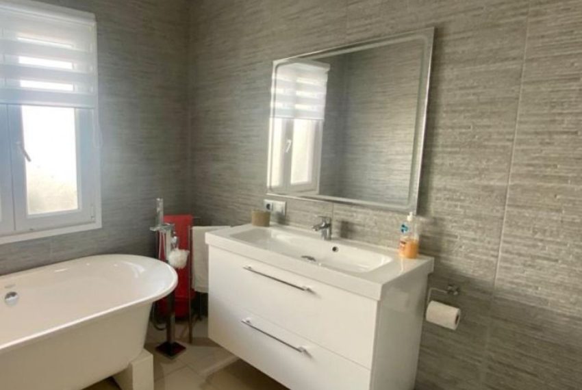 R5063872-Villa-For-Sale-Nueva-Andalucia-Detached-4-Beds-321-Built-8