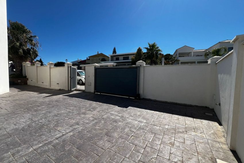 R5064085-Villa-For-Sale-Estepona-Detached-4-Beds-350-Built-2
