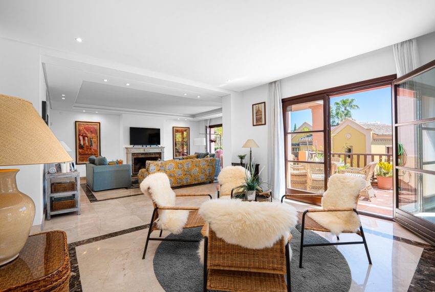 R5064244-Villa-For-Sale-The-Golden-Mile-Detached-6-Beds-666-Built-1