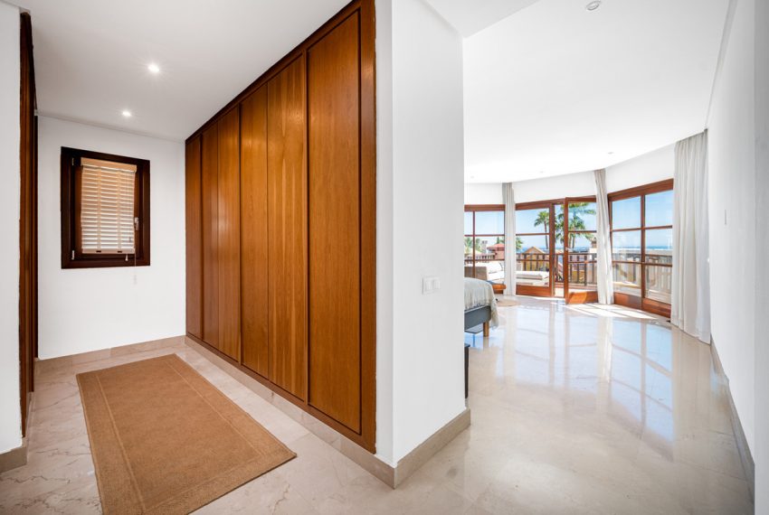 R5064244-Villa-For-Sale-The-Golden-Mile-Detached-6-Beds-666-Built-17