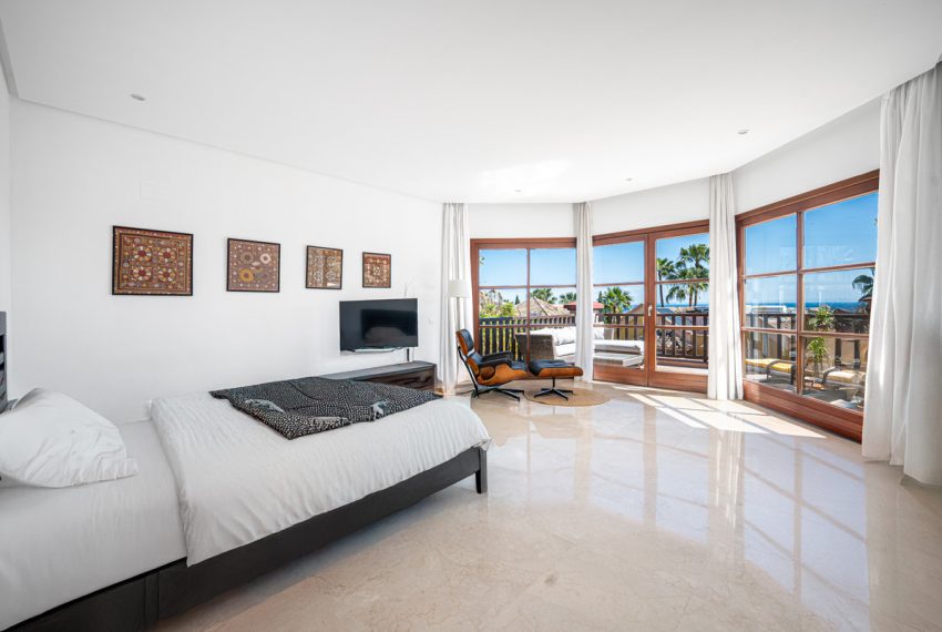 R5064244-Villa-For-Sale-The-Golden-Mile-Detached-6-Beds-666-Built-2