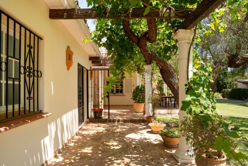 R5064325-Villa-For-Sale-El-Paraiso-Detached-3-Beds-265-Built-2