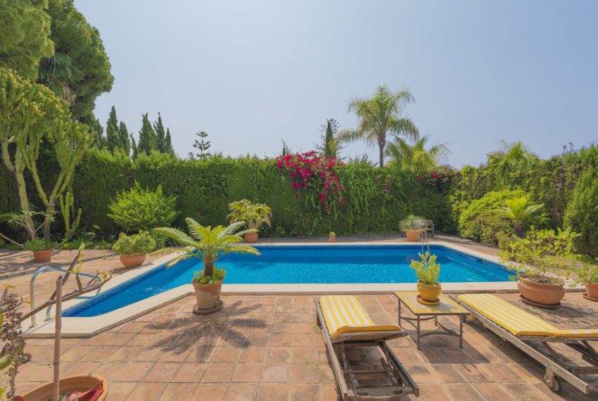 R5064568-Villa-For-Sale-Marbella-Detached-3-Beds-233-Built-1
