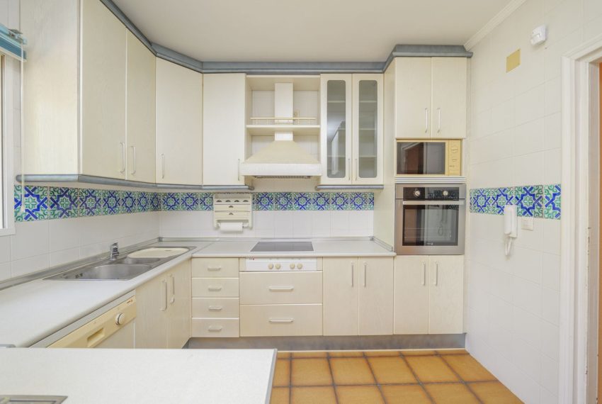 R5064568-Villa-For-Sale-Marbella-Detached-3-Beds-233-Built-10