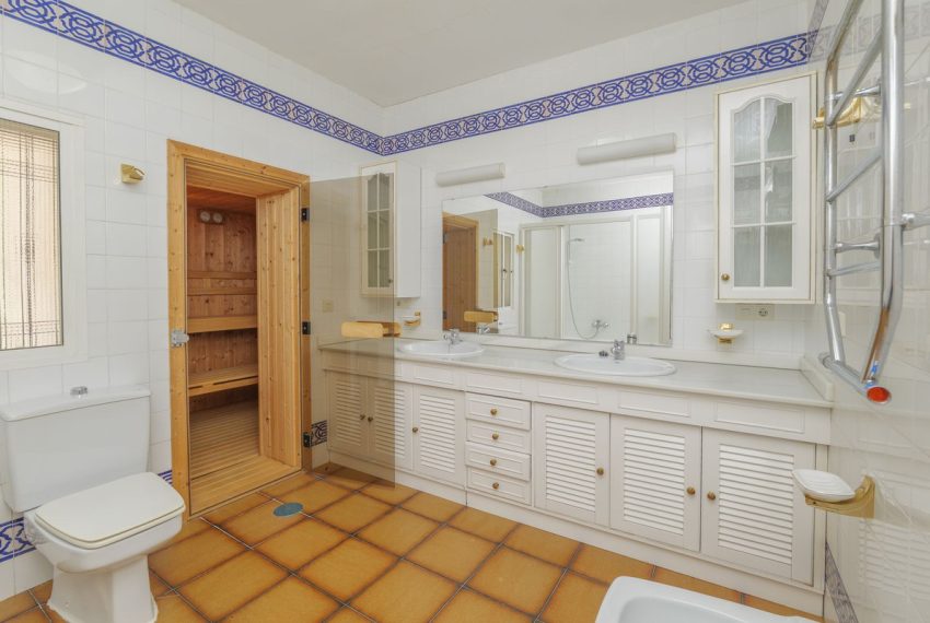 R5064568-Villa-For-Sale-Marbella-Detached-3-Beds-233-Built-18