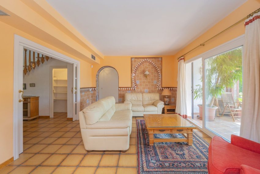 R5064568-Villa-For-Sale-Marbella-Detached-3-Beds-233-Built-8
