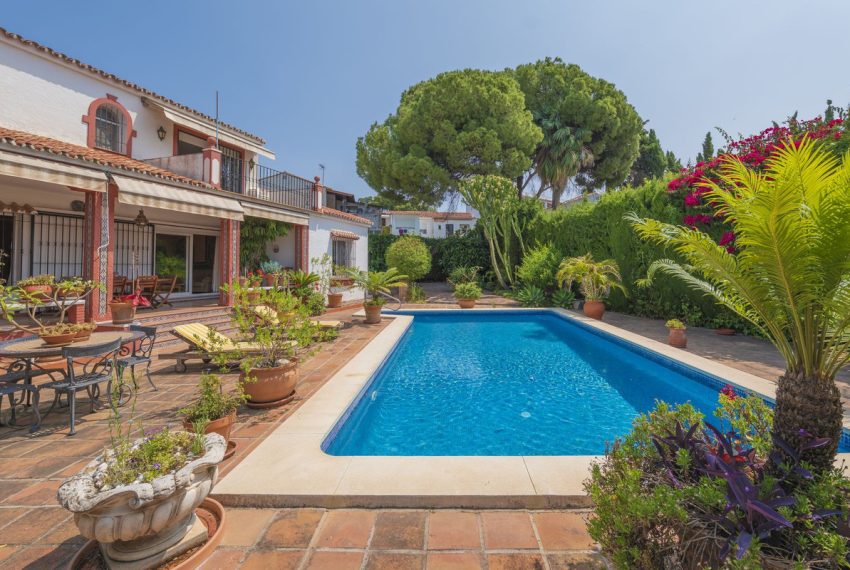 R5064568-Villa-For-Sale-Marbella-Detached-3-Beds-233-Built