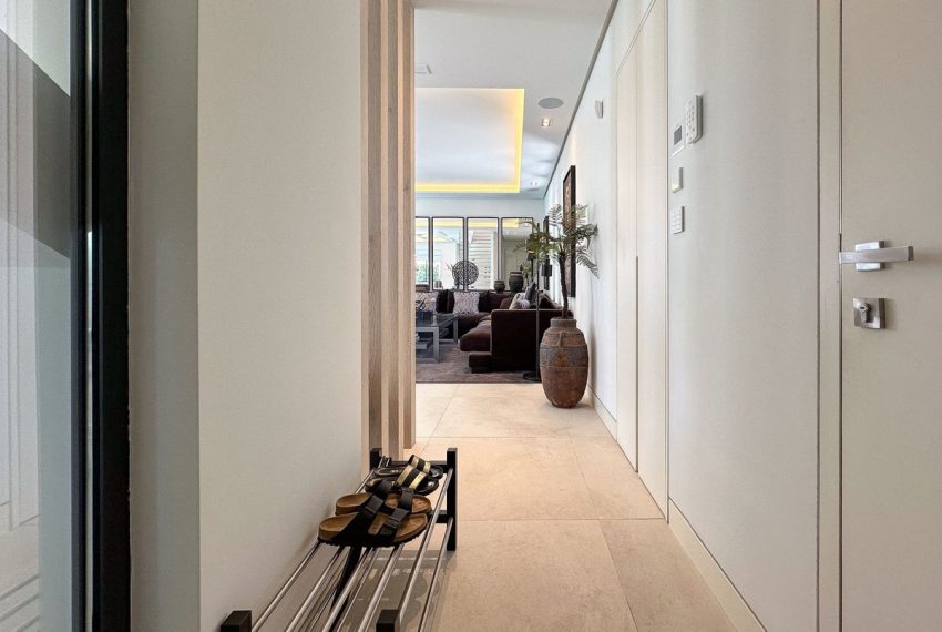 R5064691-Villa-For-Sale-The-Golden-Mile-Detached-5-Beds-360-Built-1