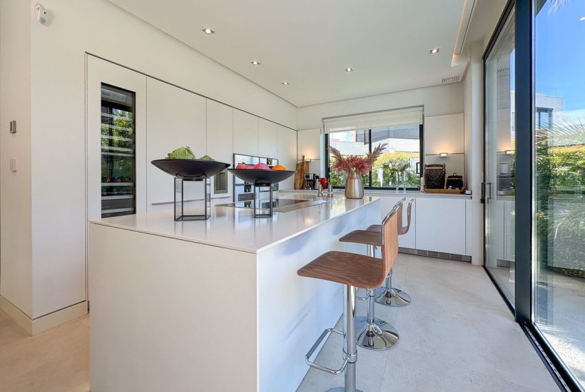 R5064691-Villa-For-Sale-The-Golden-Mile-Detached-5-Beds-360-Built-15