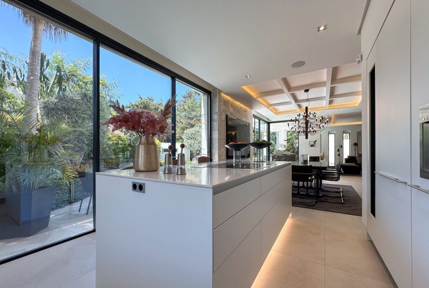 R5064691-Villa-For-Sale-The-Golden-Mile-Detached-5-Beds-360-Built-17