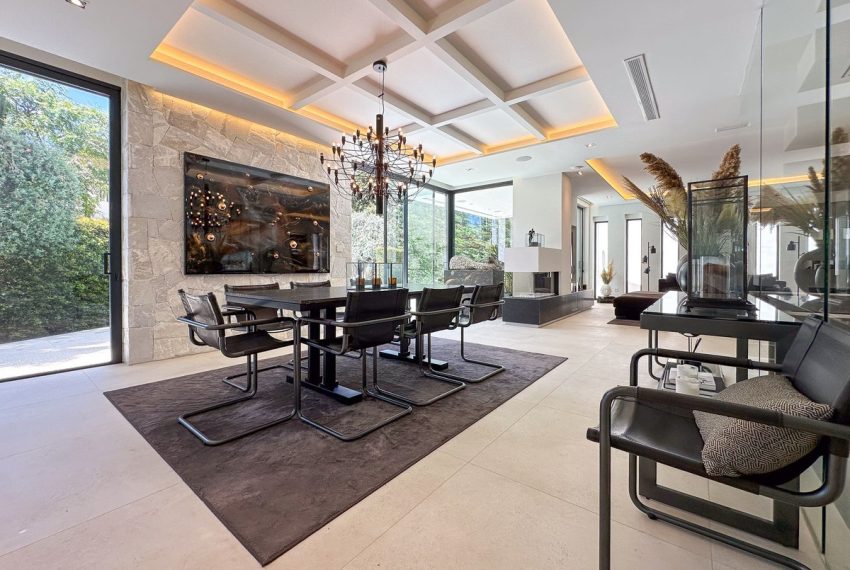 R5064691-Villa-For-Sale-The-Golden-Mile-Detached-5-Beds-360-Built-19