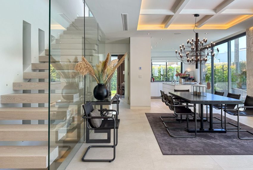 R5064691-Villa-For-Sale-The-Golden-Mile-Detached-5-Beds-360-Built-2