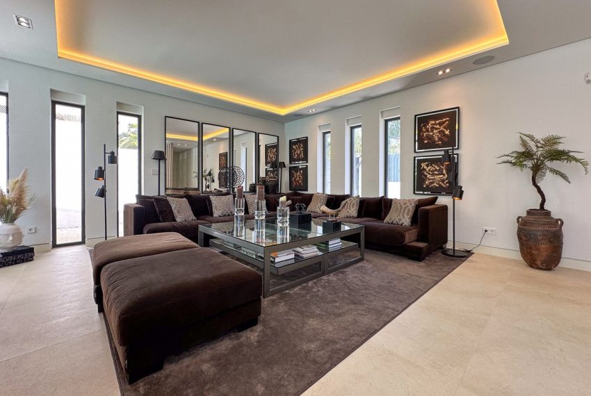 R5064691-Villa-For-Sale-The-Golden-Mile-Detached-5-Beds-360-Built-4