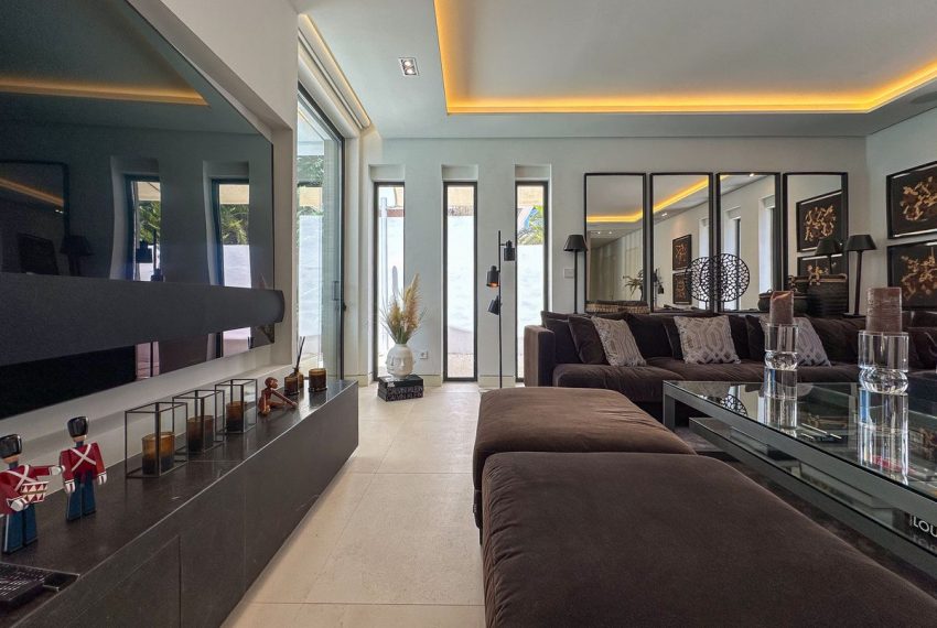 R5064691-Villa-For-Sale-The-Golden-Mile-Detached-5-Beds-360-Built-6