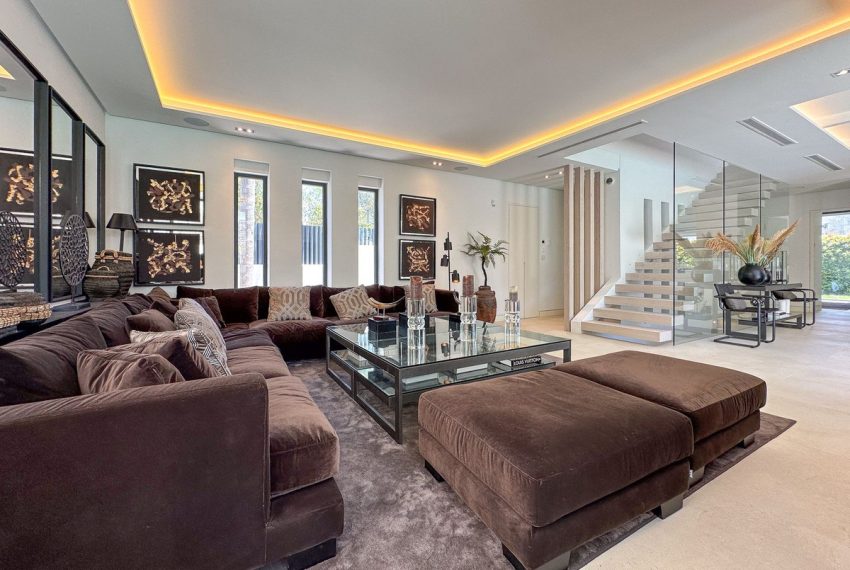 R5064691-Villa-For-Sale-The-Golden-Mile-Detached-5-Beds-360-Built-7