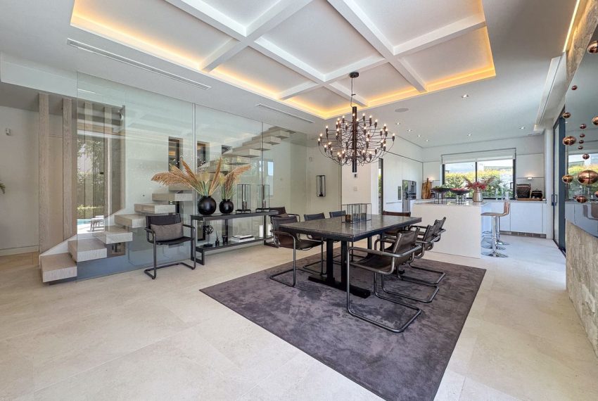 R5064691-Villa-For-Sale-The-Golden-Mile-Detached-5-Beds-360-Built-8