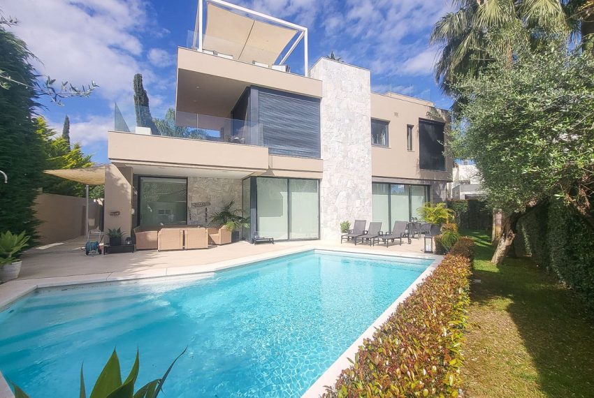 R5064691-Villa-For-Sale-The-Golden-Mile-Detached-5-Beds-360-Built