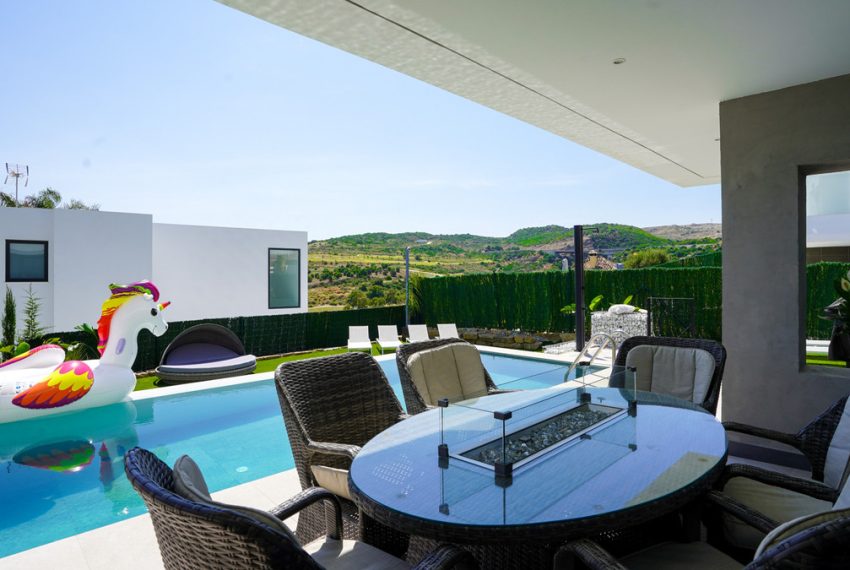 R5065273-Villa-For-Sale-Estepona-Detached-4-Beds-142-Built-2