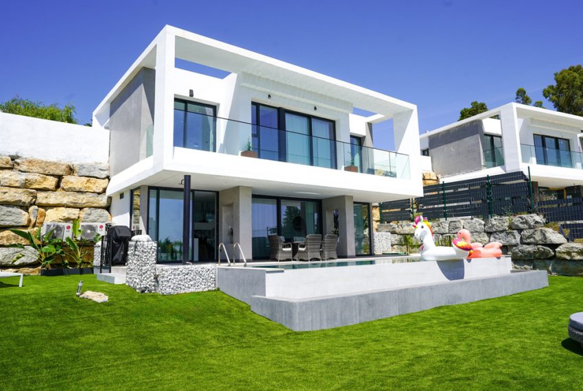 R5065273-Villa-For-Sale-Estepona-Detached-4-Beds-142-Built