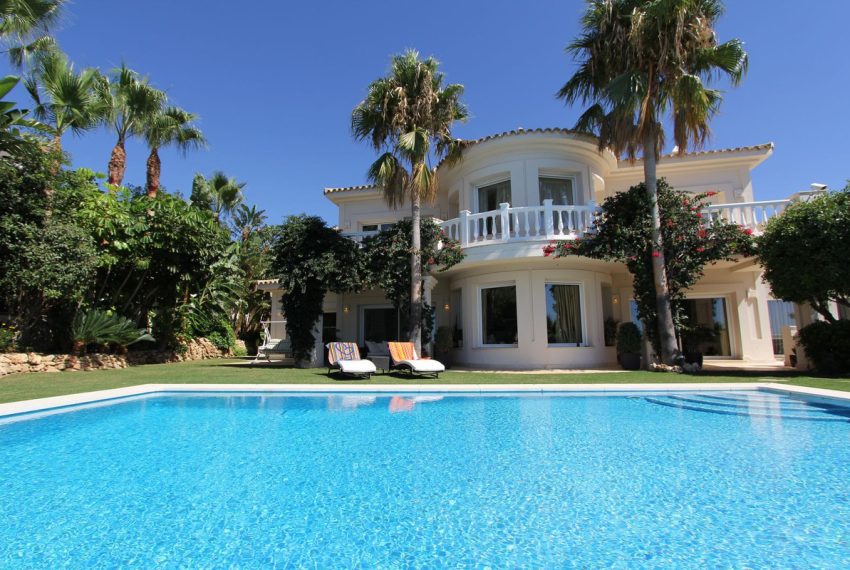 R5066941-Villa-For-Sale-Altos-de-los-Monteros-Detached-5-Beds-618-Built