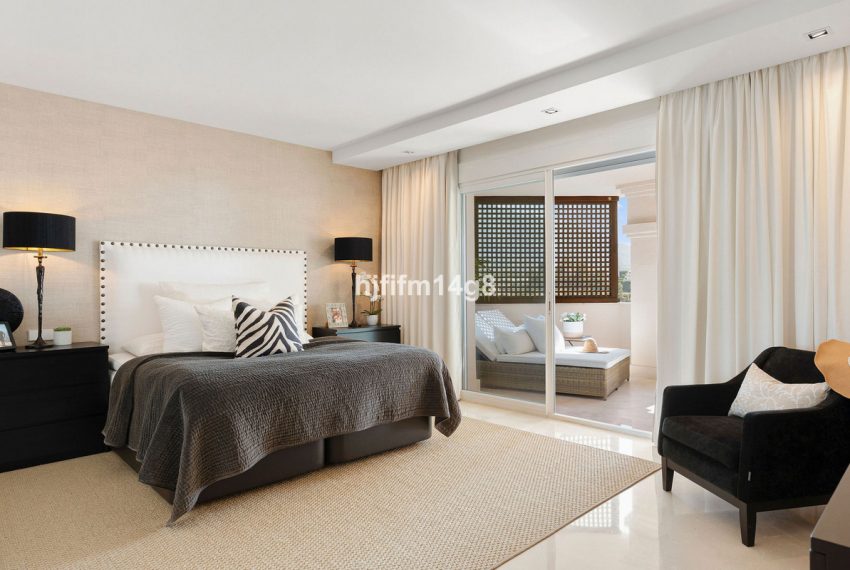 R5067226-Apartment-For-Sale-Nueva-Andalucia-Middle-Floor-3-Beds-300-Built-11