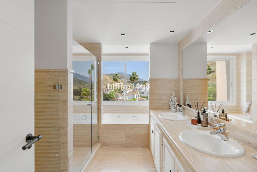 R5067226-Apartment-For-Sale-Nueva-Andalucia-Middle-Floor-3-Beds-300-Built-14