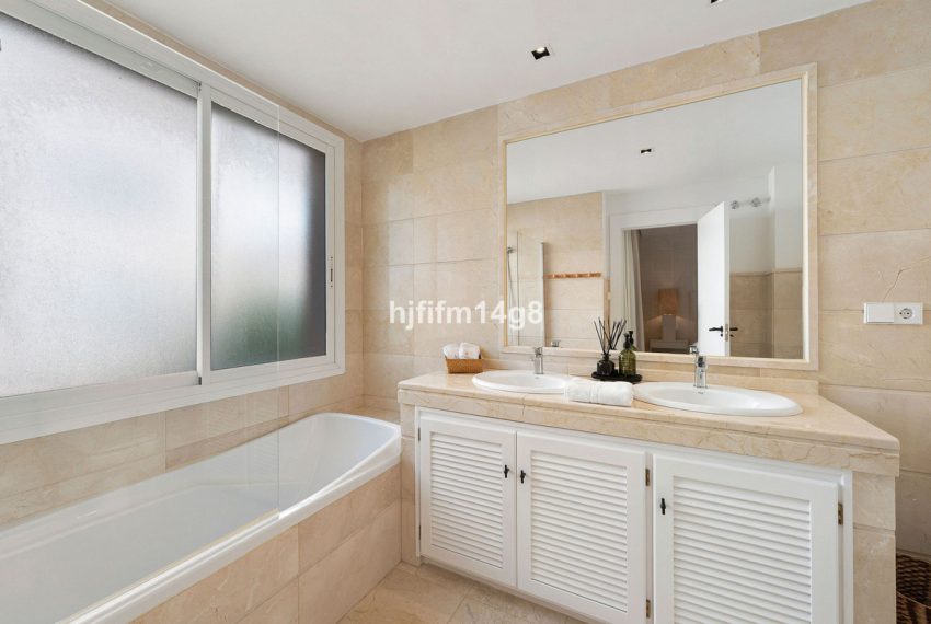 R5067226-Apartment-For-Sale-Nueva-Andalucia-Middle-Floor-3-Beds-300-Built-19