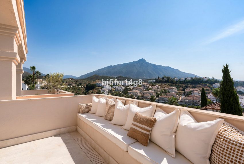 R5067226-Apartment-For-Sale-Nueva-Andalucia-Middle-Floor-3-Beds-300-Built