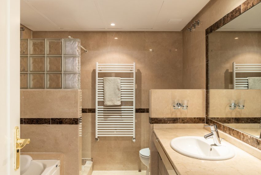 R5067361-Apartment-For-Sale-Nueva-Andalucia-Ground-Floor-1-Beds-109-Built-6