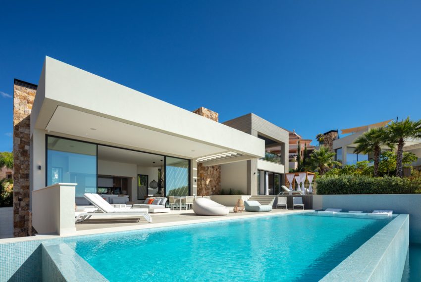 R5067415-Villa-For-Sale-Nueva-Andalucia-Detached-5-Beds-736-Built-2