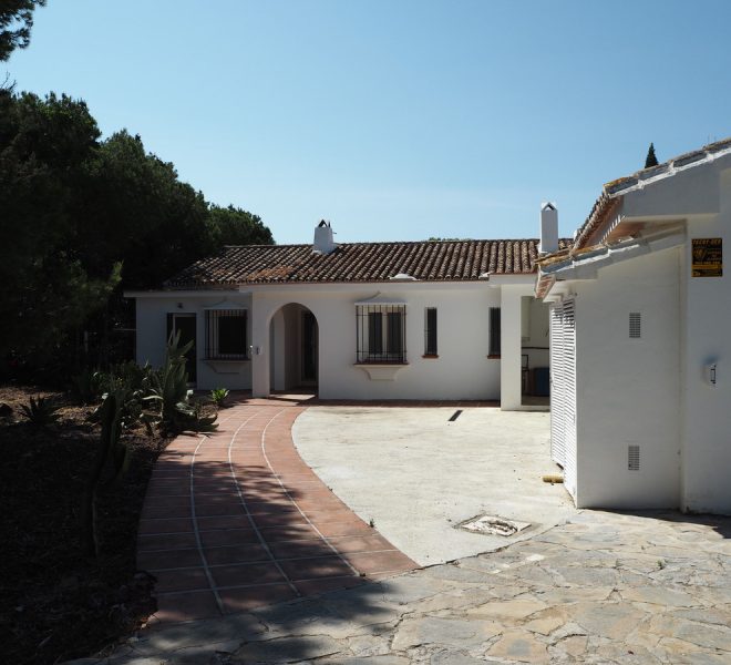 R5068012-Image 1-Finca - 5 Beds - 261 Built