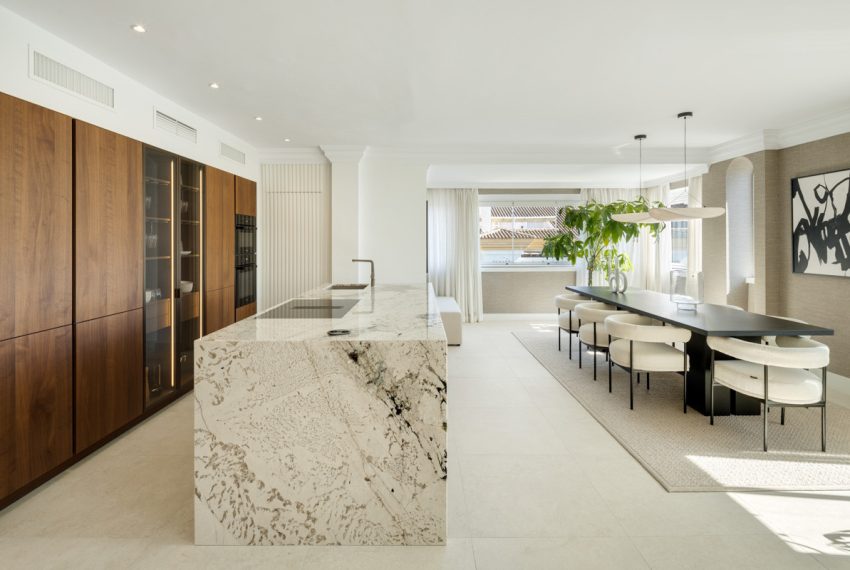 R5068114-Apartment-For-Sale-The-Golden-Mile-Penthouse-5-Beds-291-Built-8