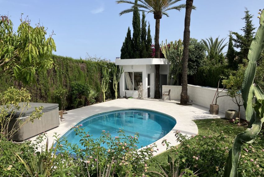 R5068387-Villa-For-Sale-Puerto-Banus-Detached-6-Beds-400-Built